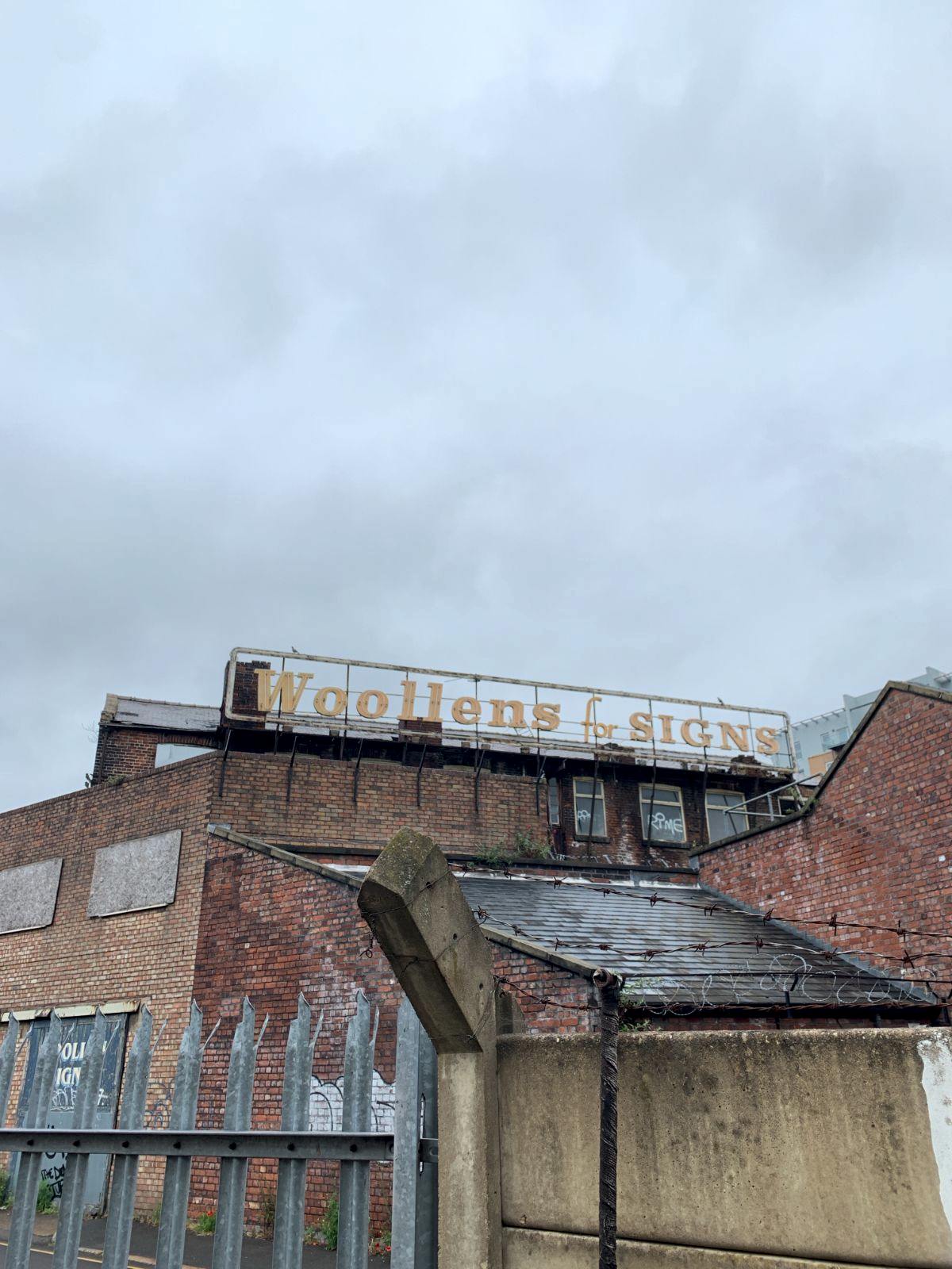 93ft Woollens Sign Sheffield Neon